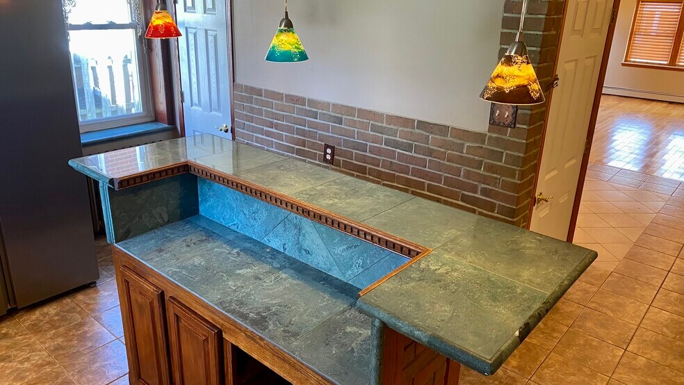 Building Photo - 2223 Noble St