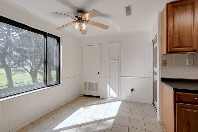 Building Photo - 2 BR/2 BA Garden Level Condo