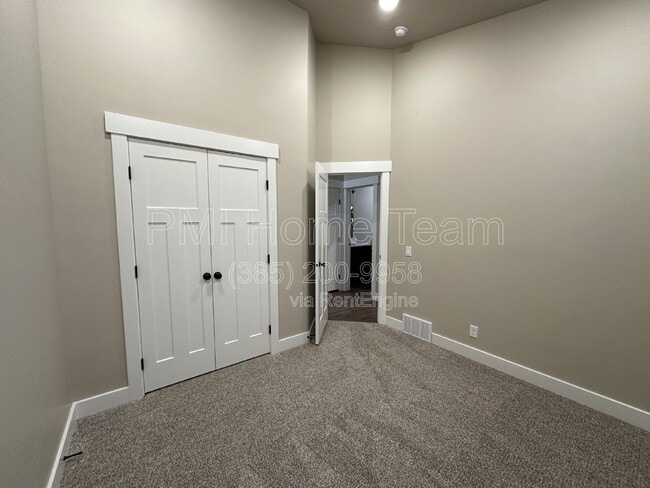 Building Photo - 1031 W 1000 N