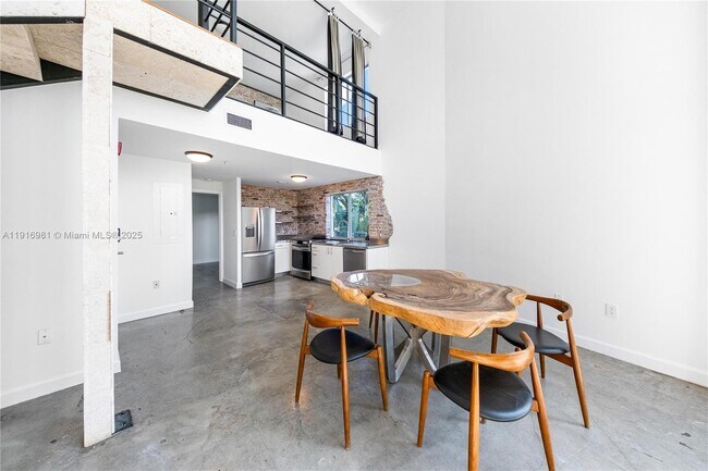 Building Photo - 7700 Collins Ave