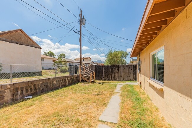 Building Photo - 3 Bedroom 2 Bath Home