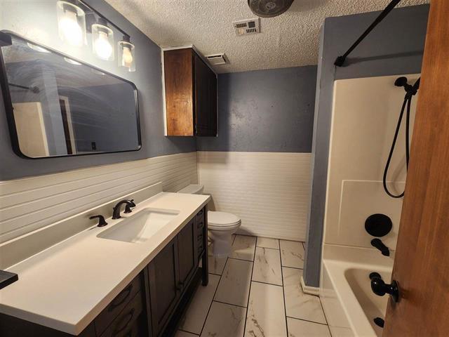 Building Photo - 4910 SE Mills Ave