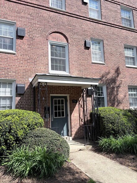 Building Photo - 714 S Fayette St