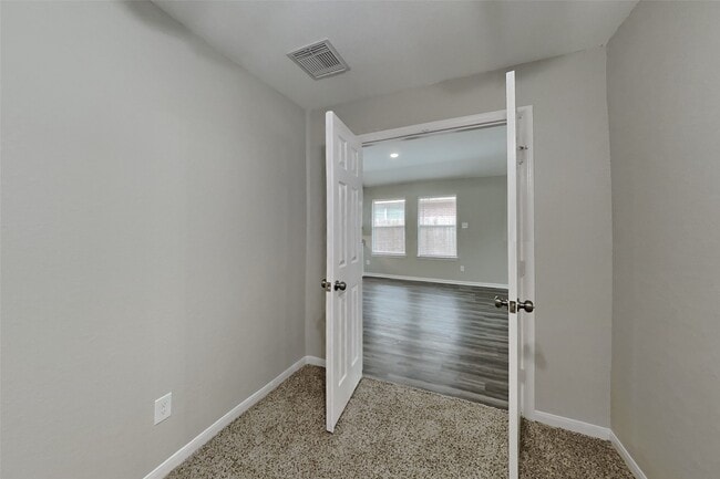 Building Photo - 32411 Cross Spring Park Ln