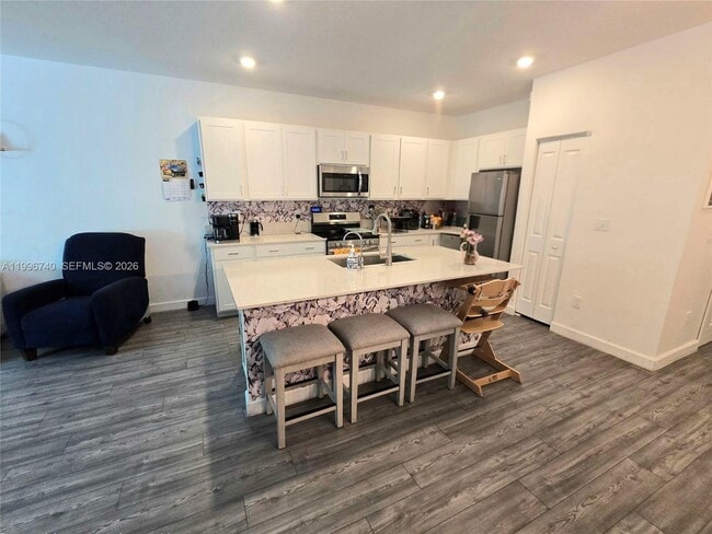 Building Photo - 4591 Hollister Ave