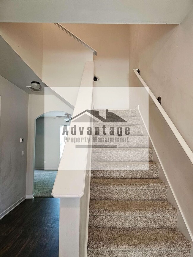 Building Photo - 250 Magnaview Dr