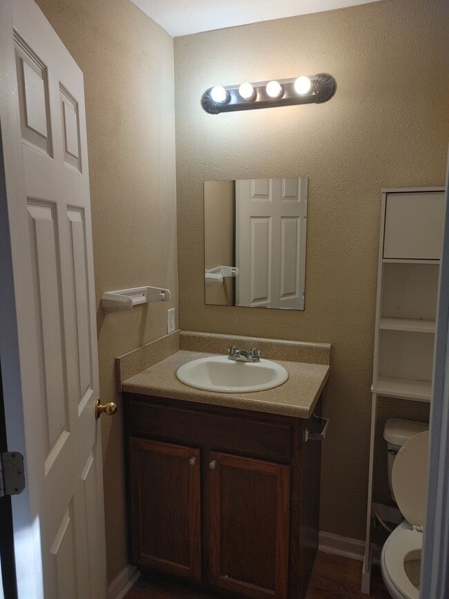 Building Photo - 137 Hardwood Way