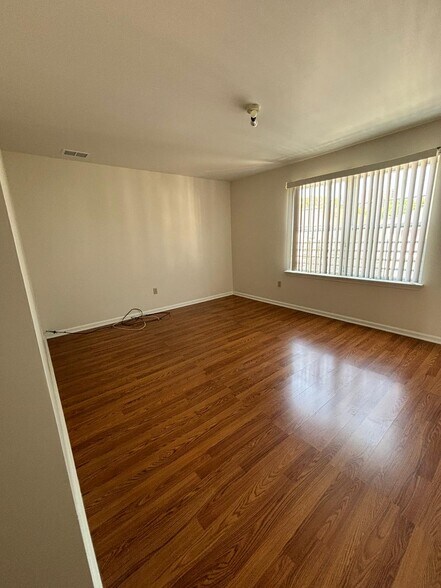 Building Photo - 28 Delavan Pl