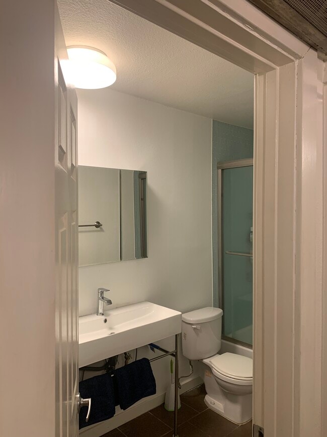 Building Photo - 141 S Clark Dr