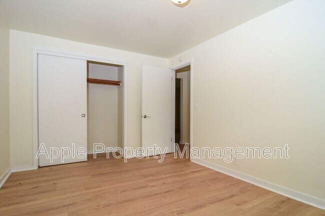 Building Photo - 9244 Greenwood Ave N