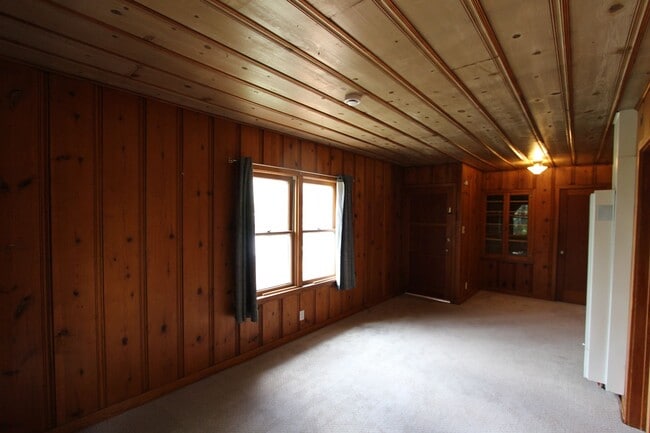 Building Photo - 908 1/2 N Humphreys St