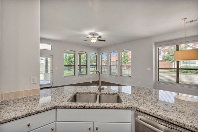 Building Photo - 307 Enclave Cir