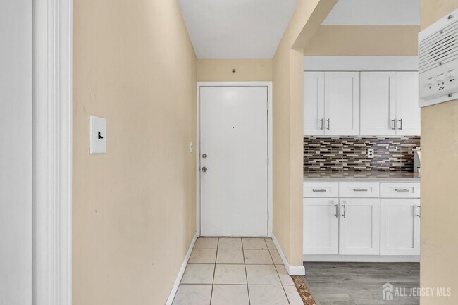 Building Photo - 275 Alpine Way