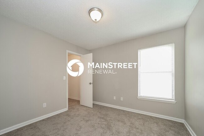 Building Photo - 4 Bedroom Pet-Friendly Home in JACKSONVILLE, FL with Main Street Renewal