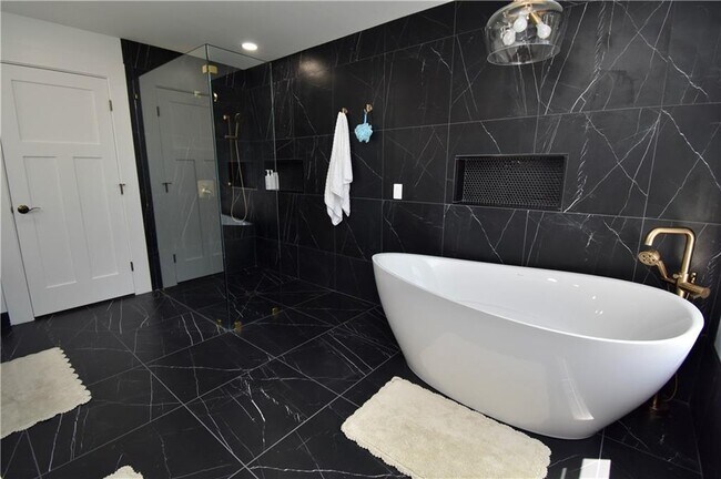 Building Photo - 5 Phil's Path