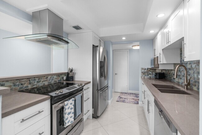 Building Photo - 950 Ponce De Leon Rd