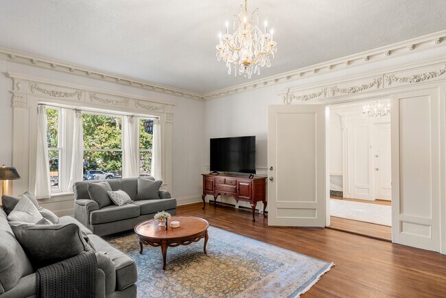 Building Photo - All-Utilities-Included Studio in Historic Bristol Manor | Pet Friendly
