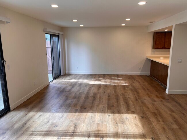 Primary Photo - 5160 Longfellow Way