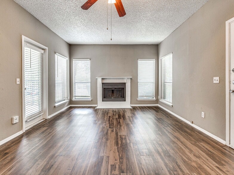 Building Photo - Bear Creek Villas