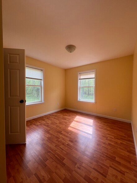 Building Photo - 97 N Main St