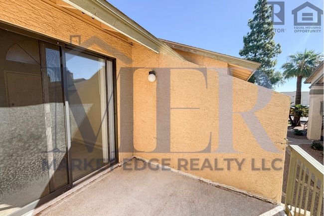 Building Photo - 2Bed/1Bath Condo at Peoria/53rd Ave! Ready...