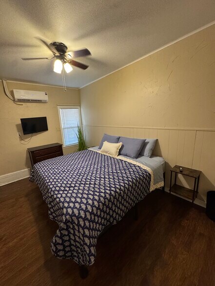 Building Photo - 2379 Highland Ave