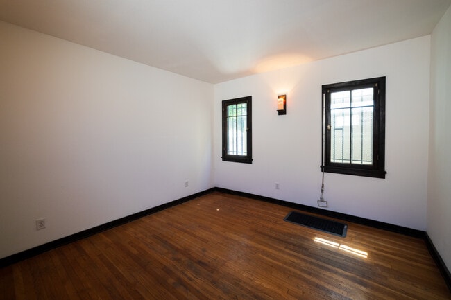 Building Photo - 836 Silver Lake Blvd