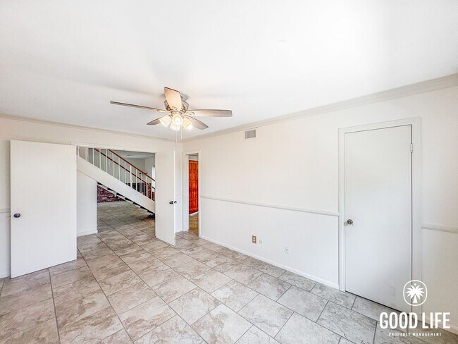 Building Photo - SD: Stunning 4BD/3BA Home in Vista with Panoramic Views, Private Balcony & Large Yard