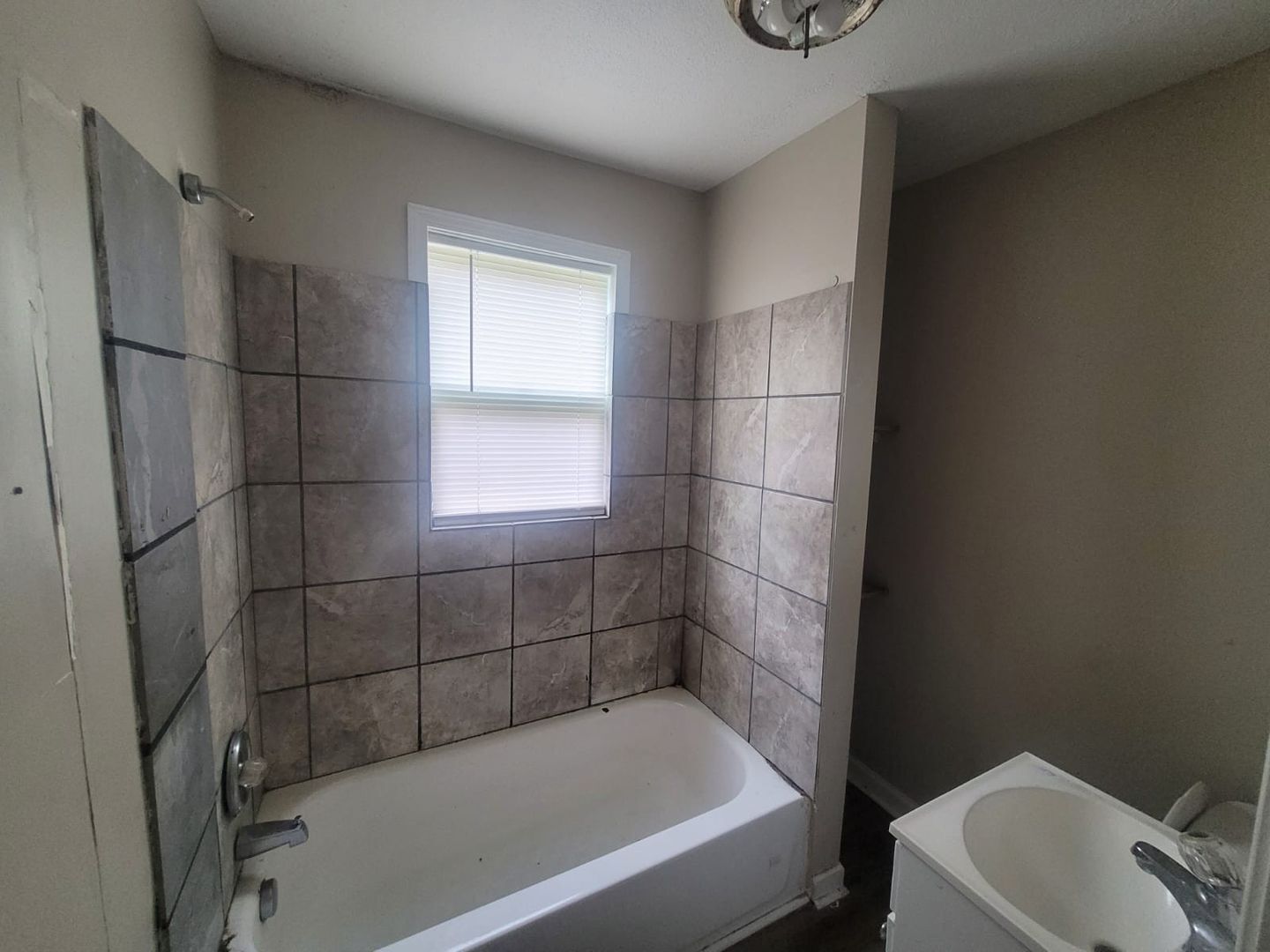 Building Photo - 121 Linn St