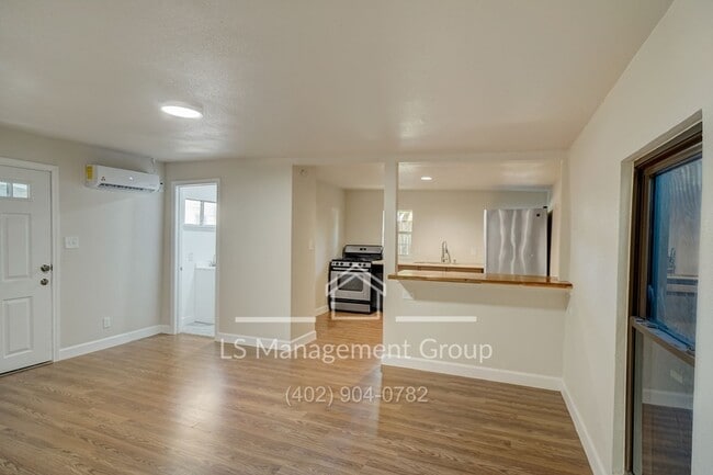 Building Photo - 609 Taft Blvd