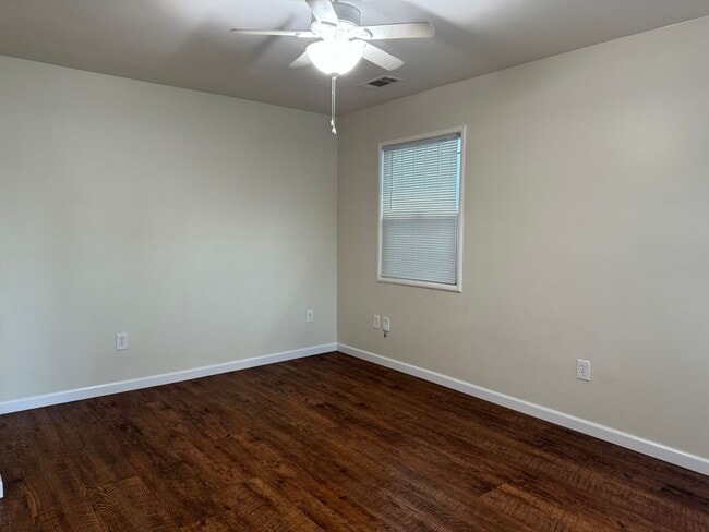 Building Photo - 2 Bed 1 Bath House in Oakland
