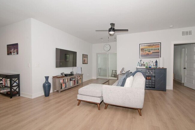 Building Photo - 3101 Govalle Ave