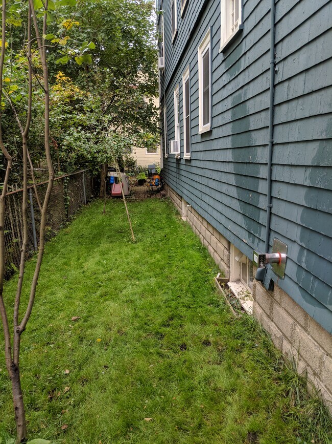 Building Photo - 76 Dudley St