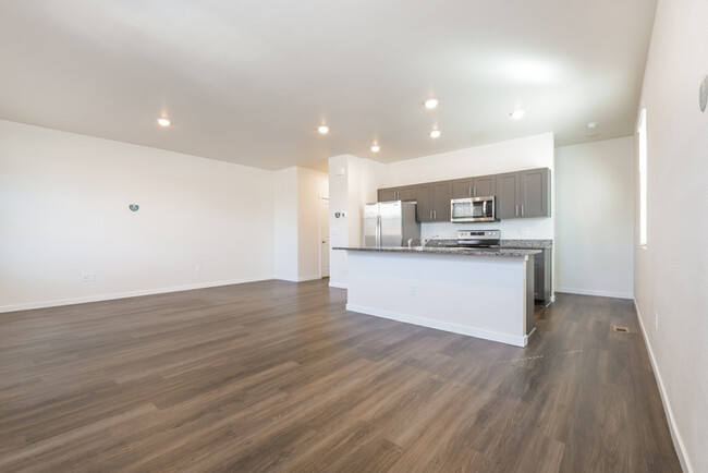 Building Photo - Beautiful 4 Bedroom in Thornton