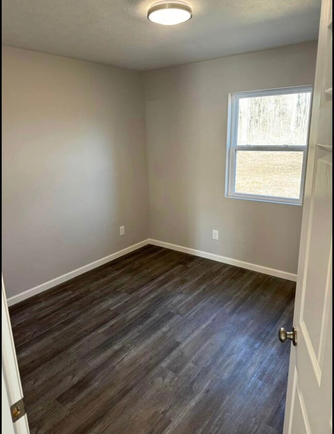 Building Photo - Jasonville Units (W Burr & N Virgil)