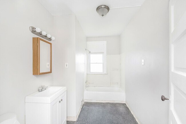 Building Photo - 1316-1318 E 85th St