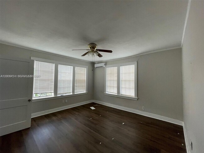 Building Photo - 3364 SW 2nd St