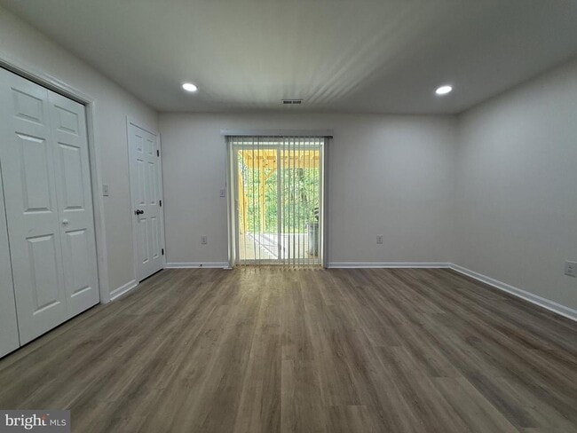 Building Photo - 4 Bright Star Ct