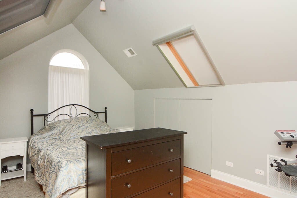 Building Photo - 949 N Winchester Ave