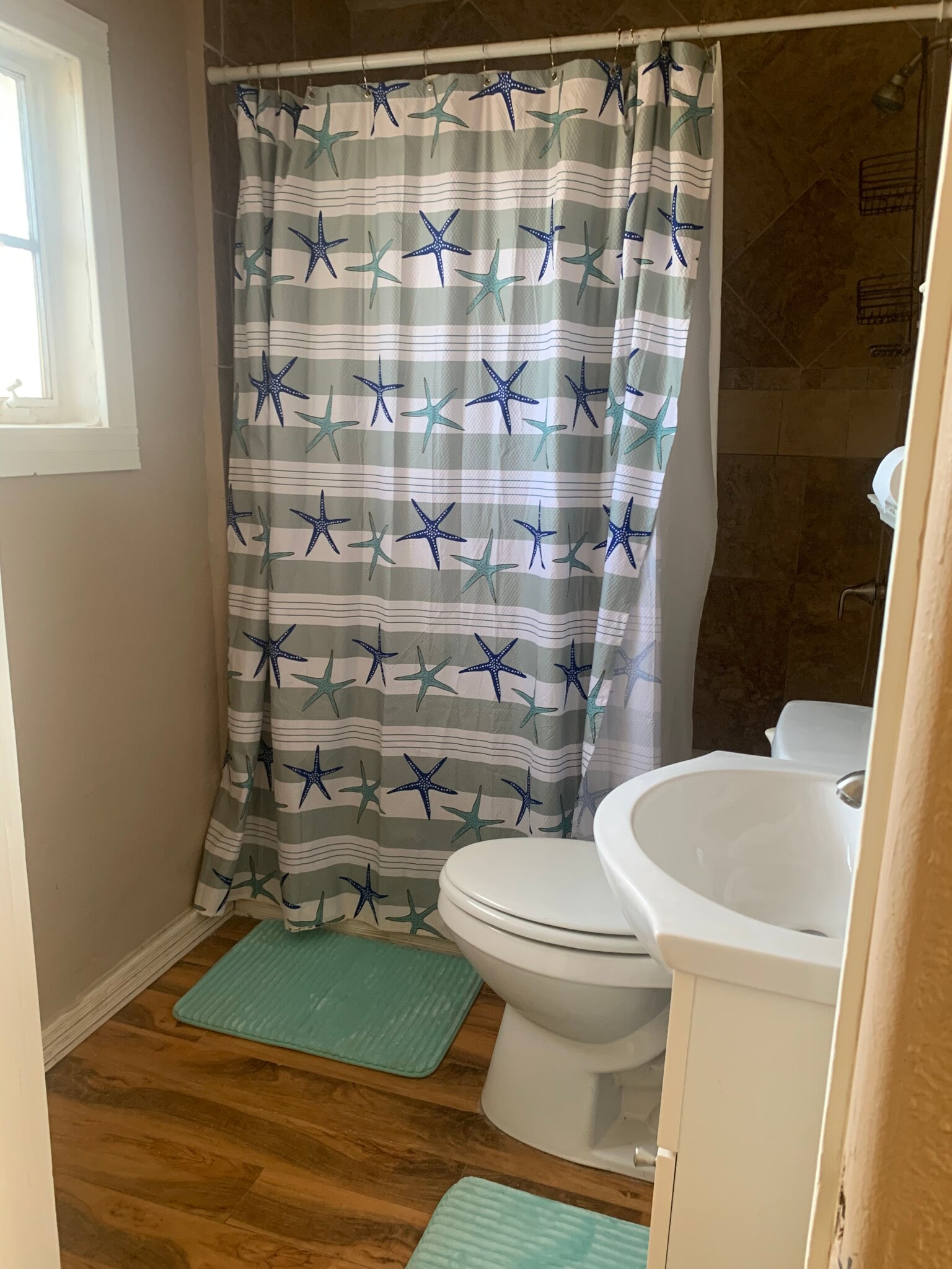 Full bath with tub/shower combo - 200 W Lucero Ave