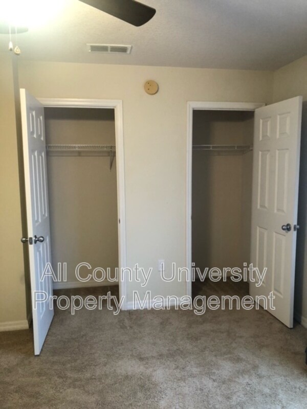 Building Photo - 2348 SW 42nd Dr