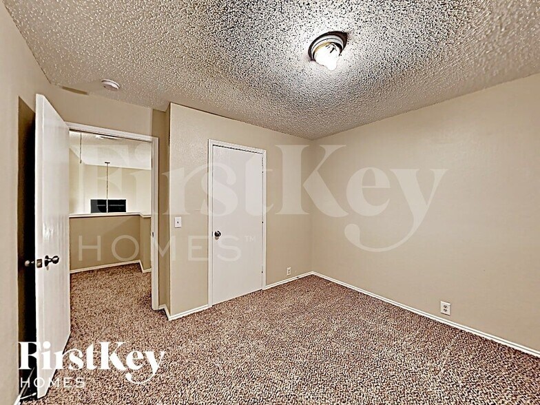 Building Photo - 820 Monette Dr
