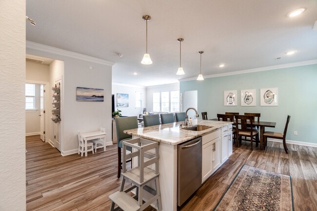Building Photo - 2258 Sanibel Ln