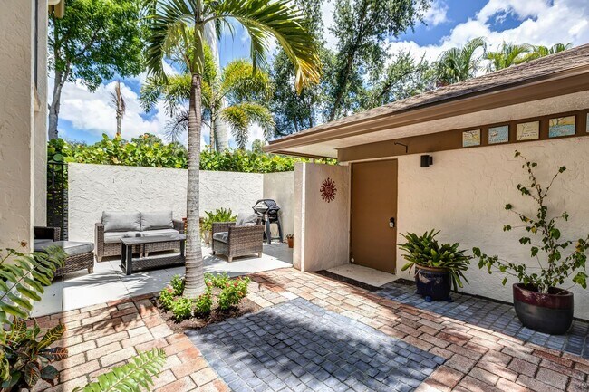 Building Photo - ** RETREAT AT NAPLES ** 3 BED / 2 BATH - C...