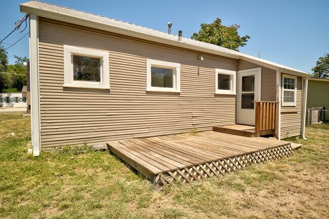 Building Photo - 309 Lowry St