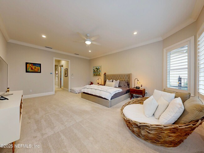 Building Photo - 401 Payasada Lakes Ave