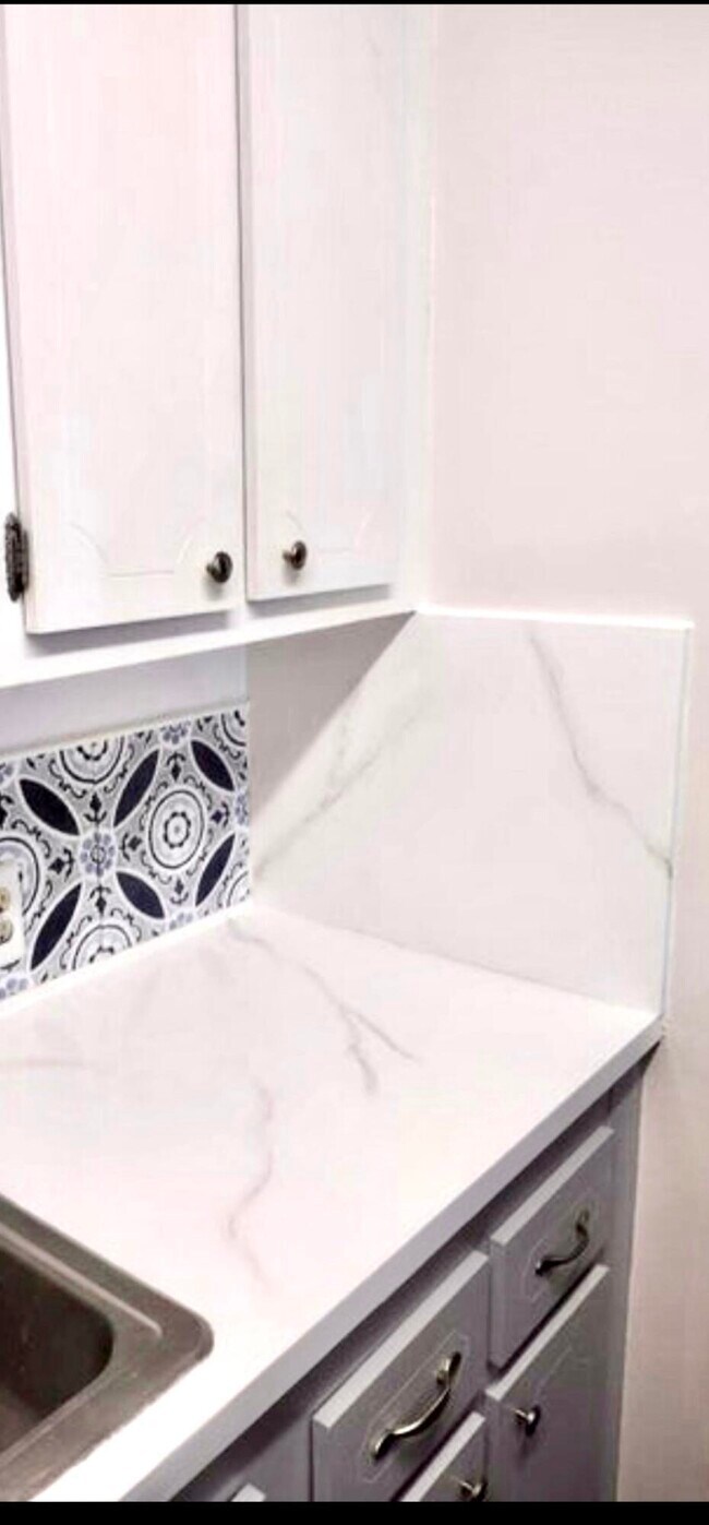 Building Photo - 209 Suffolk F