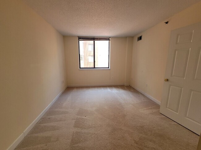 Building Photo - 1BR Condo Two Blocks from Ballston Metro