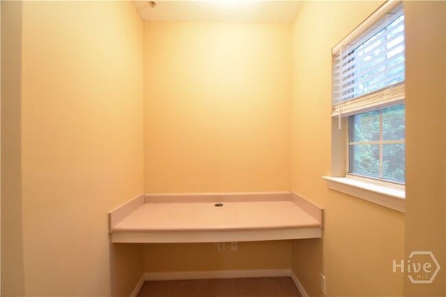 Building Photo - 1202 Walden Park Dr