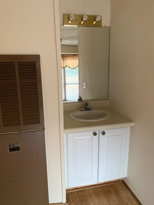 Building Photo - 3 BR, 2 BA Single Wide on Private Lot *Pri...
